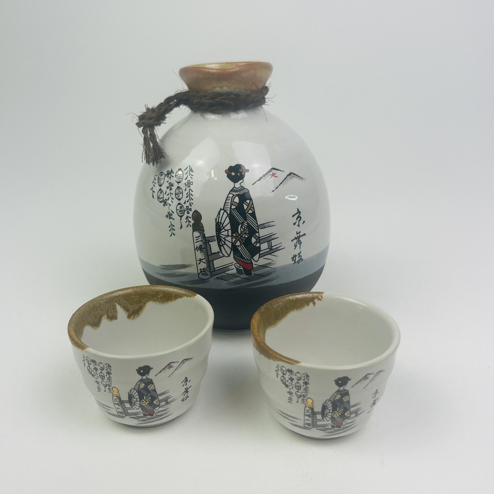 Tokkuri Sake‎ Bottle and Ochoko Sake Tea Cup Handpainted Geisha Design
